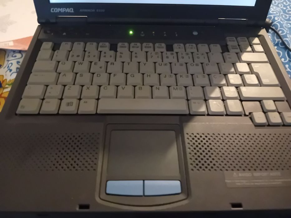 Computador antigo compaq