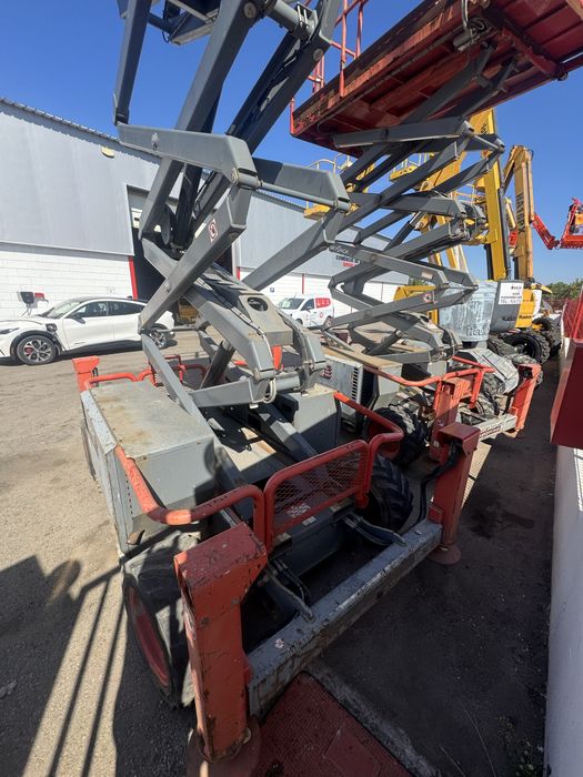 Plataformas elevatoria diesel (4x4)  usada 12mt terreno acidentado