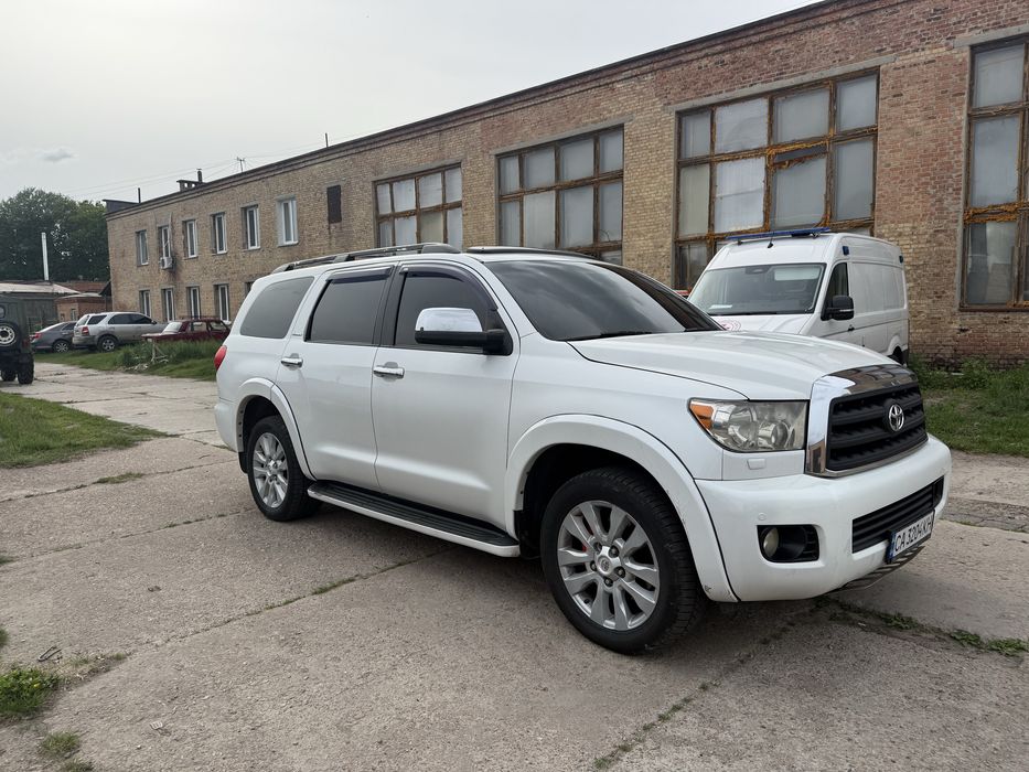 продам Toyota Sequoia