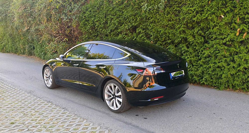 Tesla Model 3 — fotografia 5