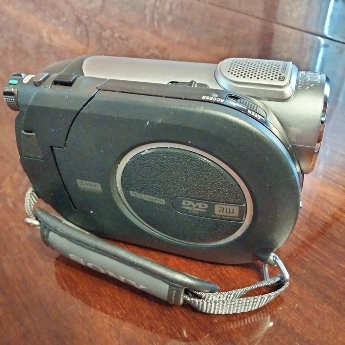 Відеокамера SONY Handycam DCR-DVD 108.