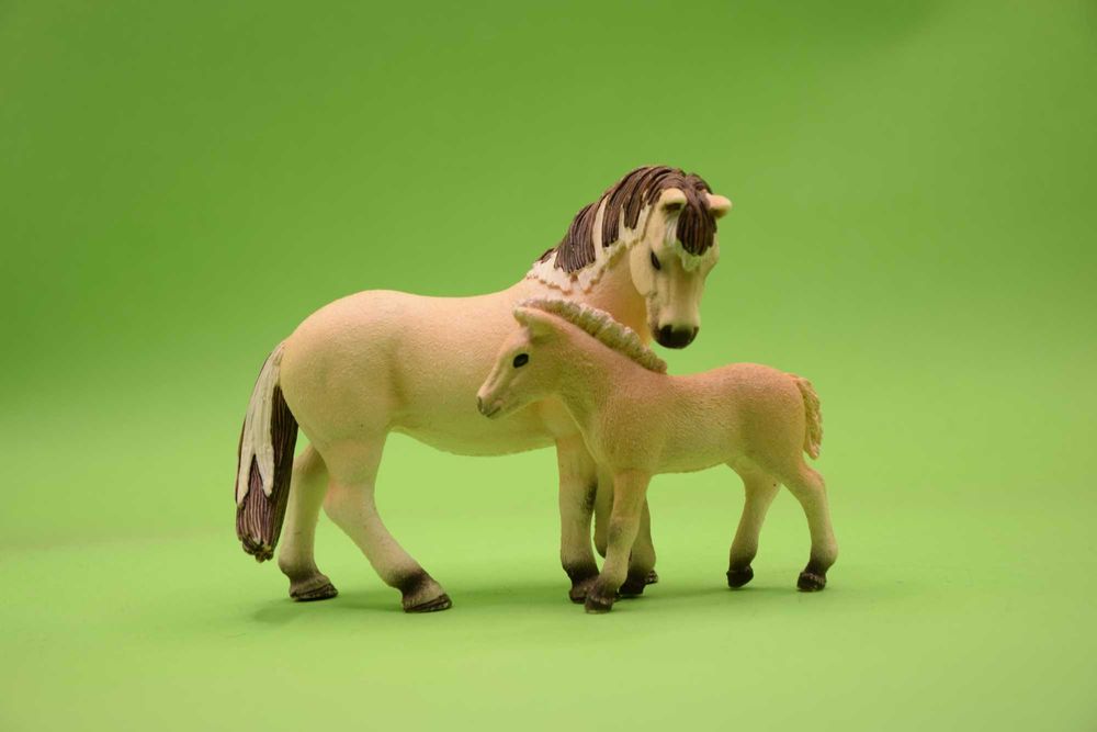 Schleich koń klacz i źrebak fiord figurka 2013 wycofane FSH #2012