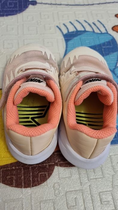 Кросівки Nike для дівчинки