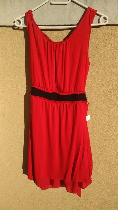 Vestidos de cerimónia vermelho e também em preto