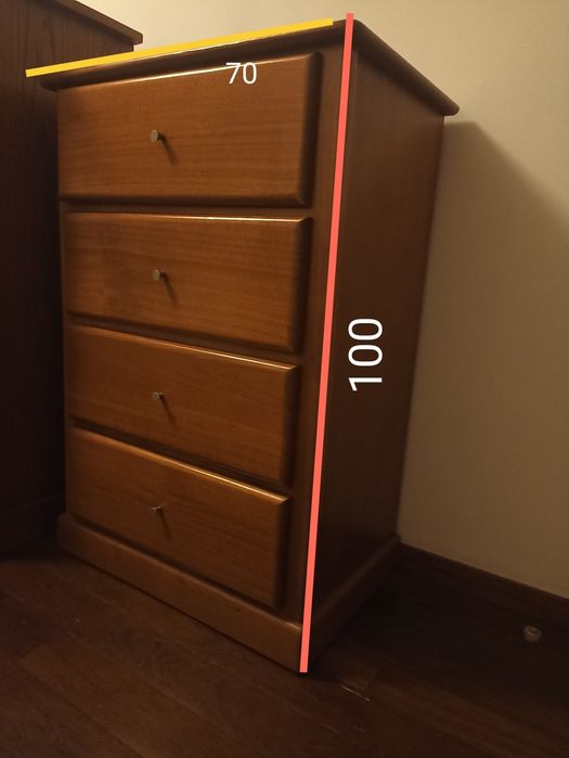 Vendo Cómoda em madeira, como nova.