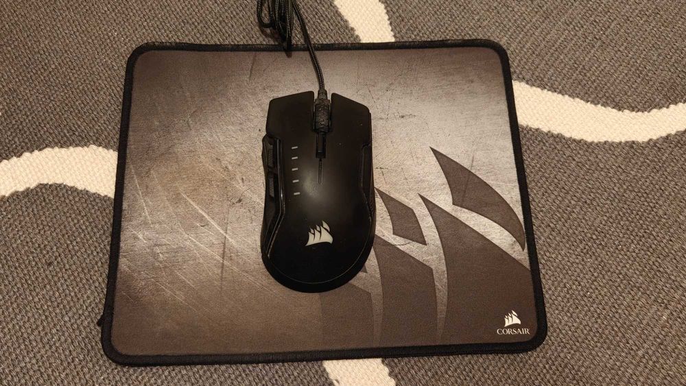 Teclado mecanico Corsair Strafe RGB (layout PT) + Rato Corsair