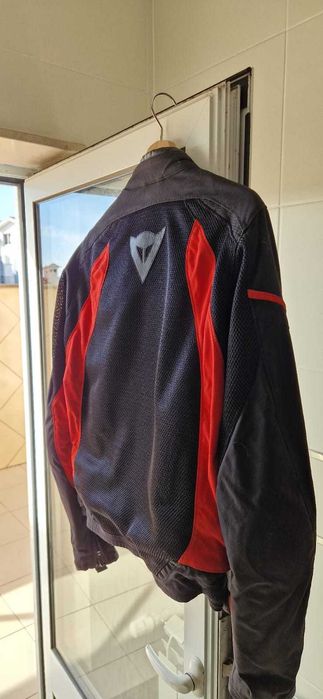 Casaco Dainese e Alpinstar