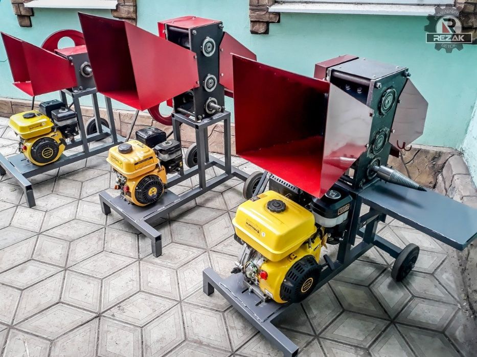 Измельчитель веток REZAK РБ 50, до 50ти мм. Бензиновый одновальный