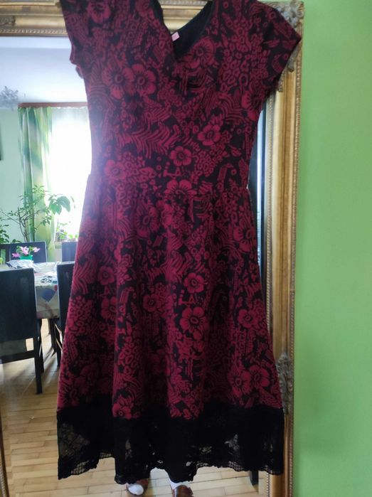 Sukienka czarno bordowa firmy Bershka