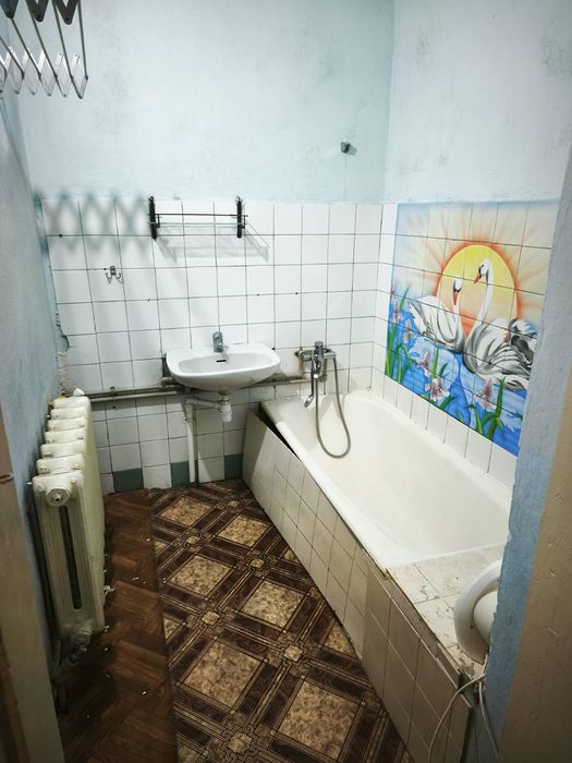 Здається пів будинка в Крихівцях