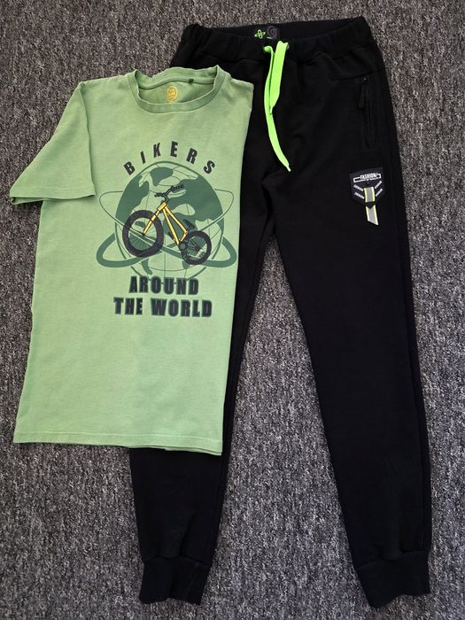 Spodnie dresowe i T-shirt w komplecie