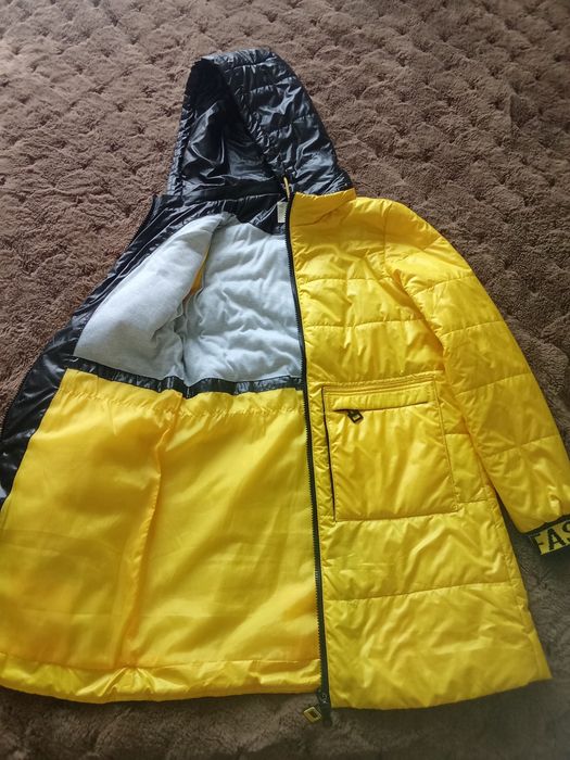 Весняно-осіння куртка для дівчинки