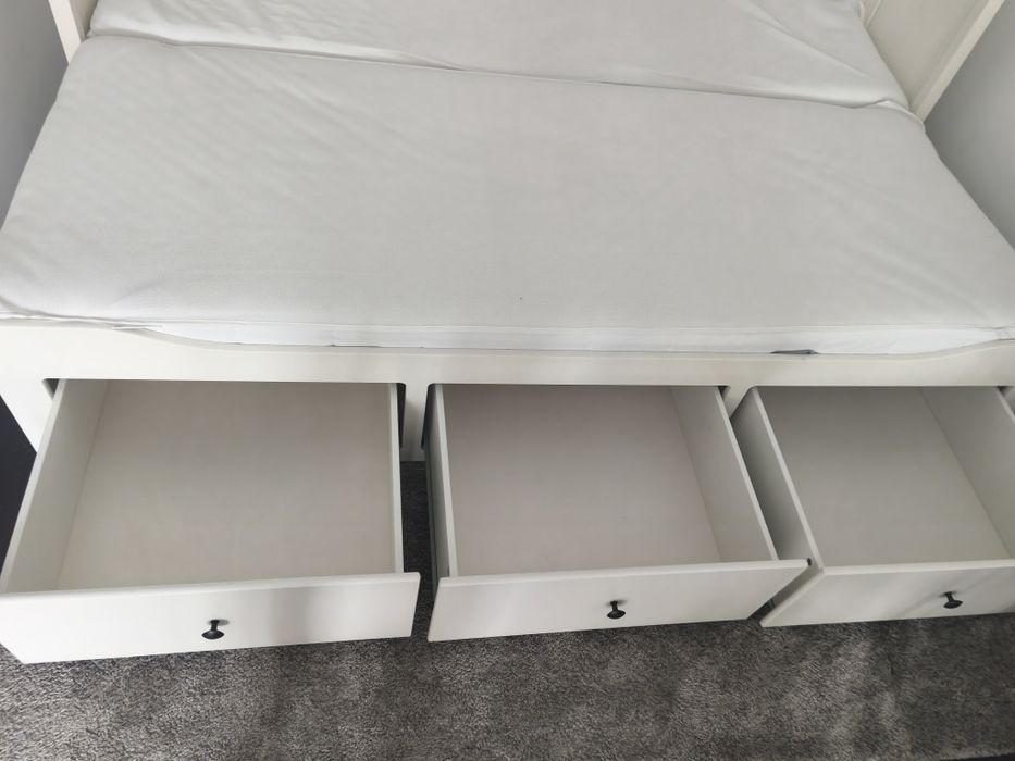 Brimnes (modelo IKEA)