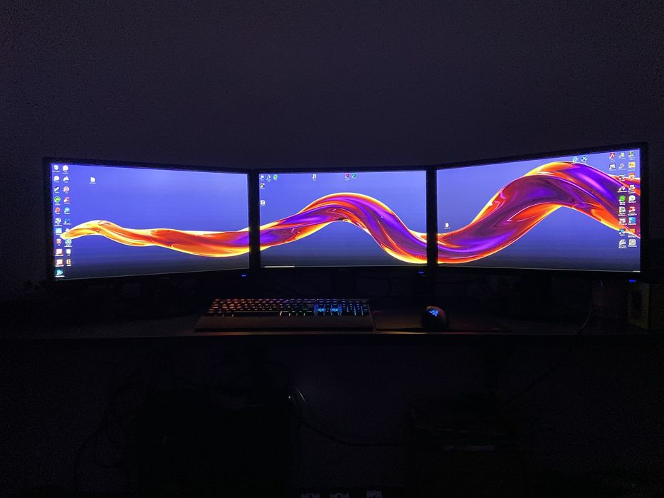 3 monitores ASUS 24” 144hz
