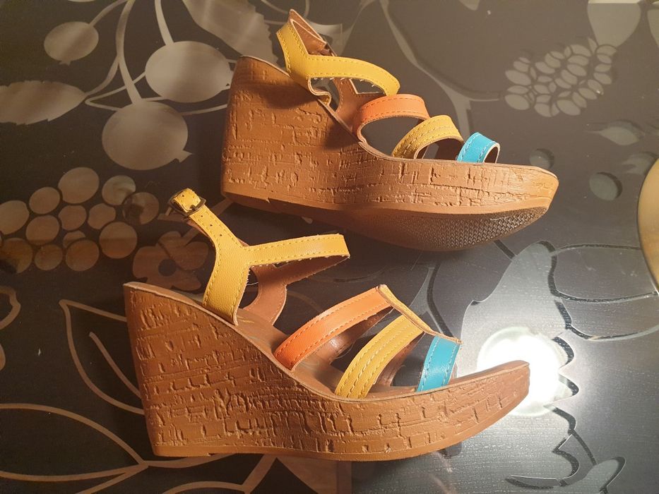 Sandały na koturnie Graceland r.38