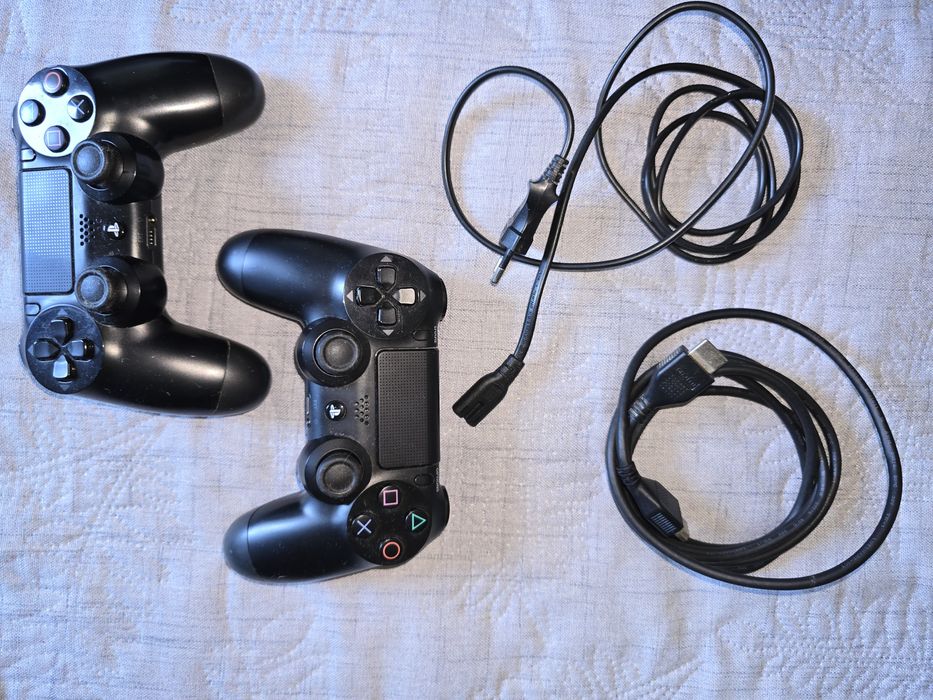 PlayStation 4 original  500GB + 2 comandos