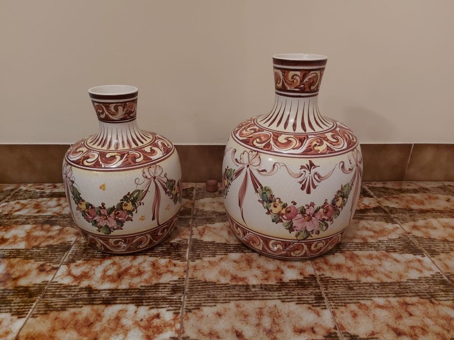 Jarrões (2) em Porcelana, Novos e Pintados à Mão, Séc.XVII