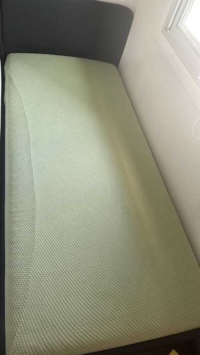 Cama de solteiro e colchão