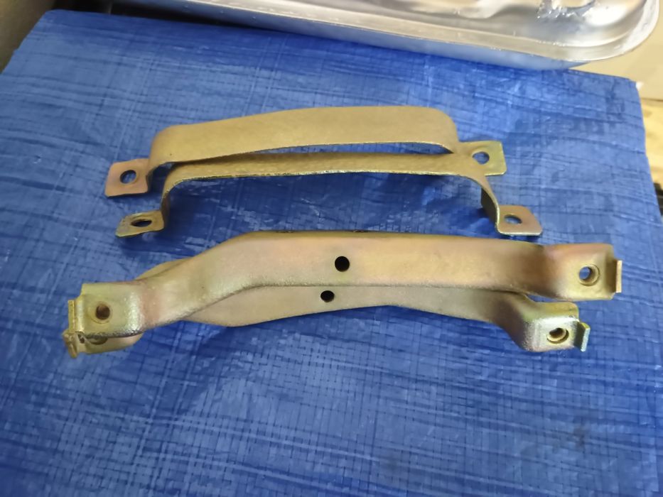 Przedmiotem aukcji jest komplet obejm do tlumnika do Fiat 126 Bis