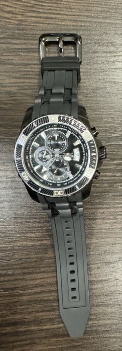 Продам жирные часы invicta