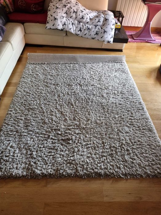 2 Tapetes/ carpetes em tom bege/creme de grandes dimensões