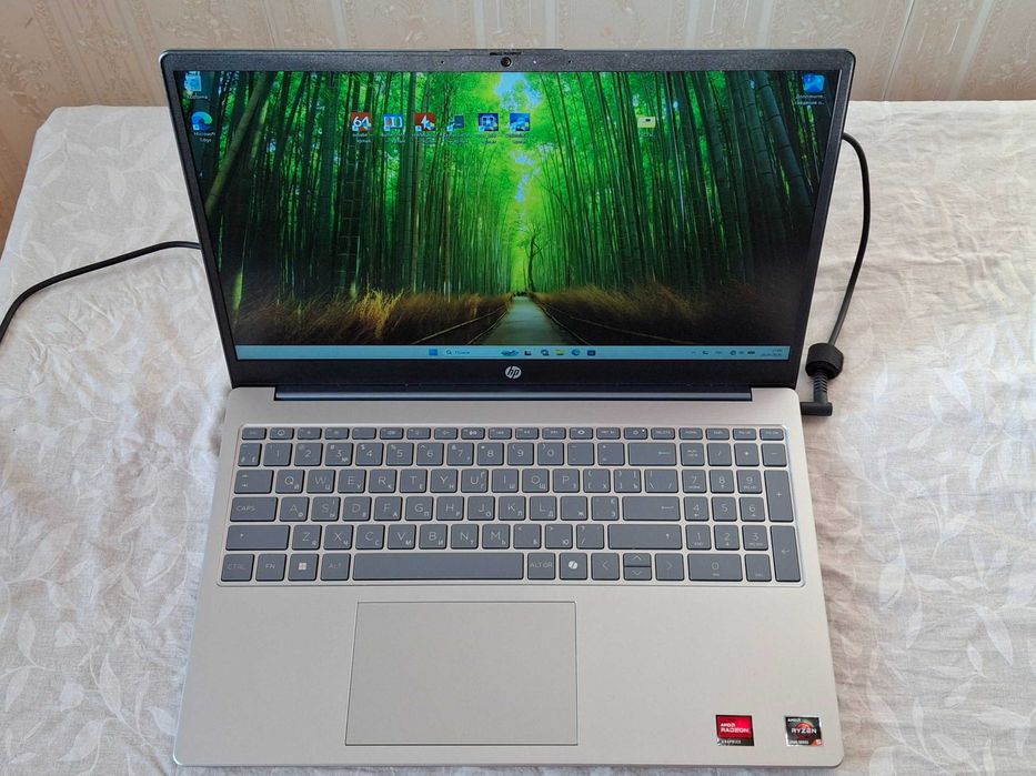 HP Laptop 15 c  Ryzen 5 7520U/16GB/512GB SSD/ Почти новый