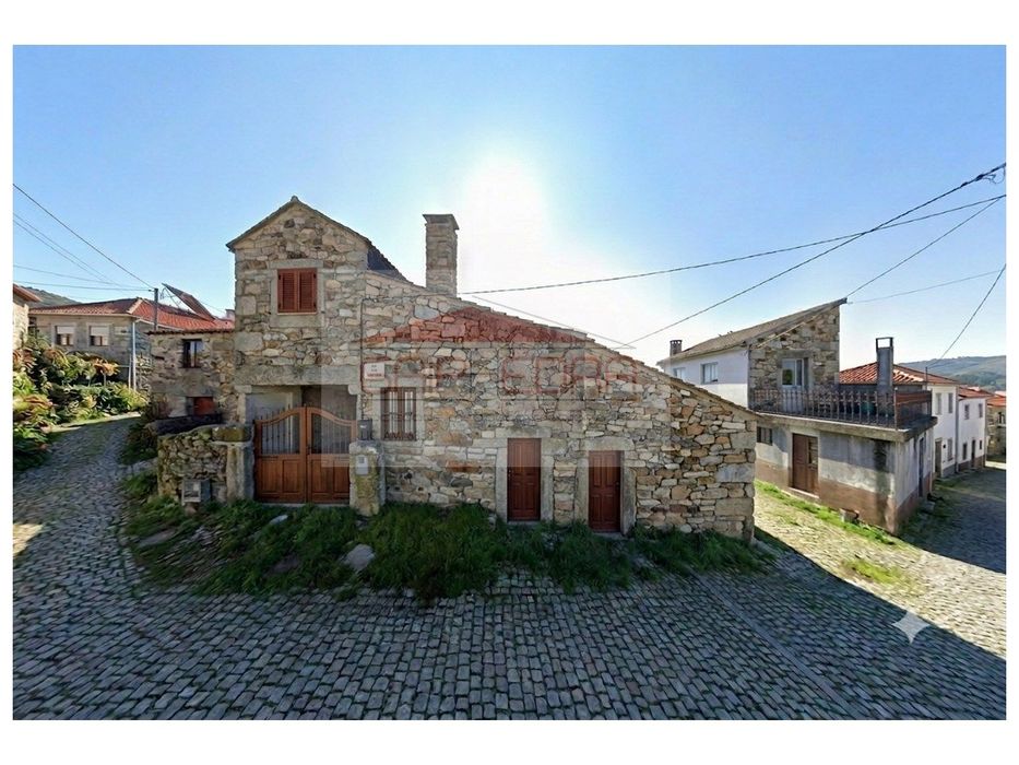 Oportunidade moradia em Trás-os-Montes na aldeia de Rebordainhos
