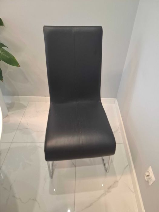 Sprzedam okrągły stół z krzesłami