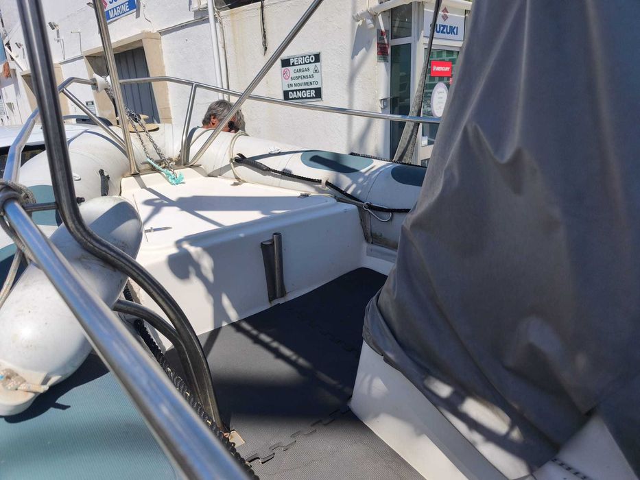 Barco Semi-Rígido