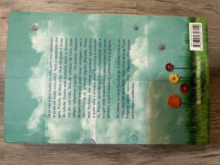 Livro “ A minha vida fora de serie” Paula Pimenta.