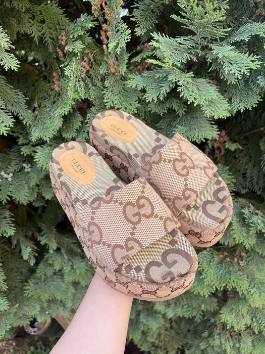 Жіночі шльопанці Gucci
