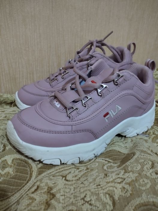 Дитячі шкіряні кросівки FILA Strada Low Kids для дівчинки, р. 33 вказано на виробі  (устілка 20 ,5 см фактично йдуть на 32)