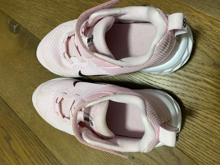 Дитячі кросівки для дівчинки Nike Revolution 6 Nn 12C 29.5 Рожеві