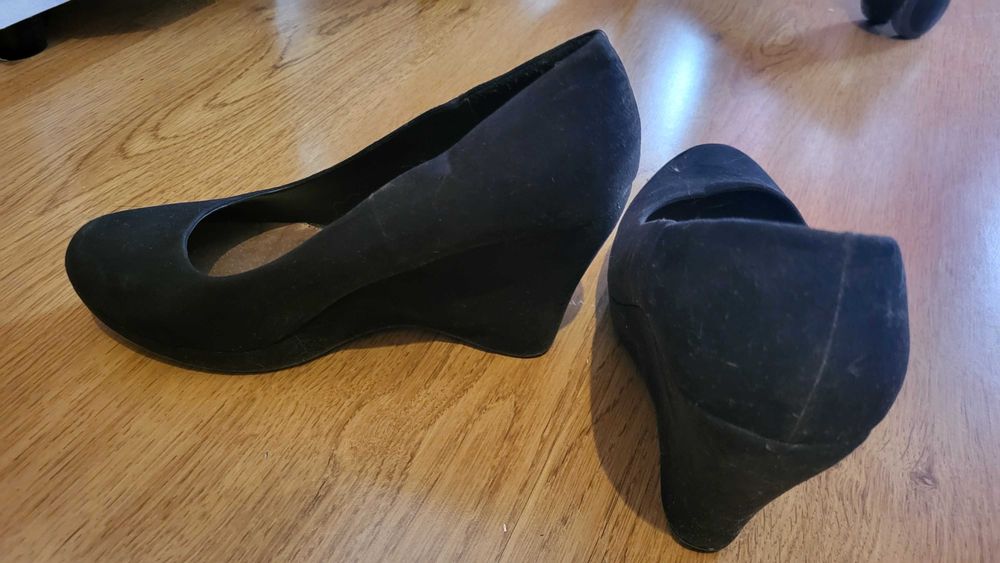 Sapatos de cunha camurça