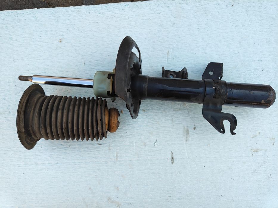 Амортизатор перед лівий  Jeep Cherokee Trailhawk