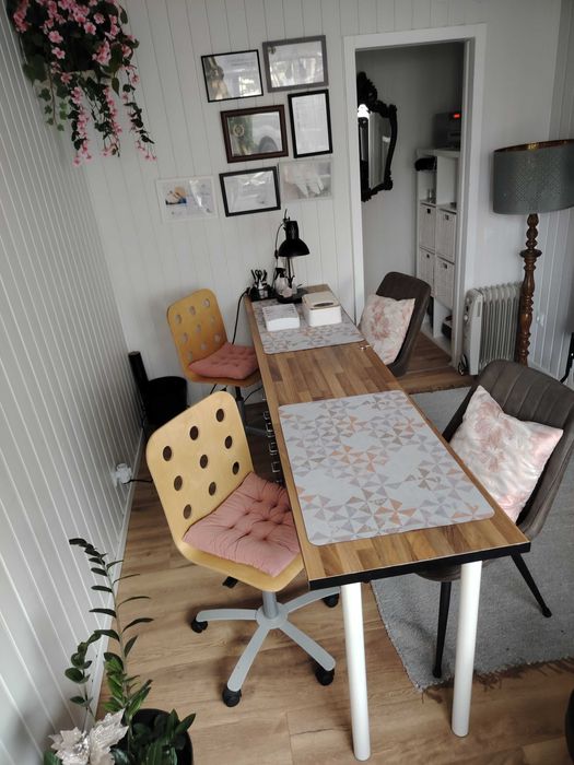 Alugo mesa para técnica de unhas