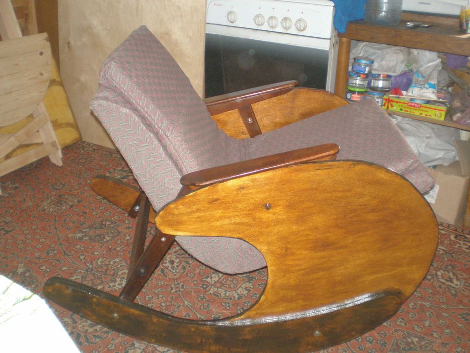 кресло-качалка деревянное