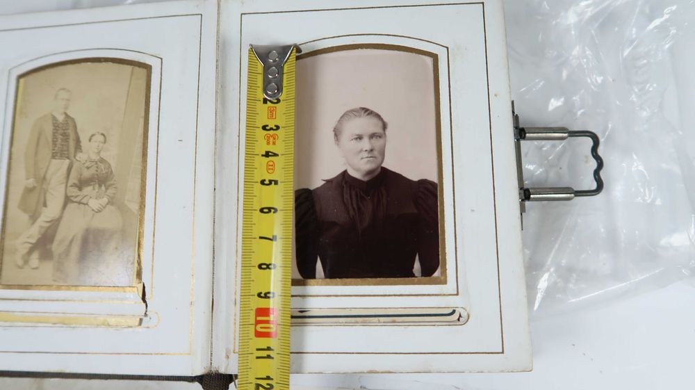 Álbum fotográfico com 16 fotografias Séc. XIX/XX