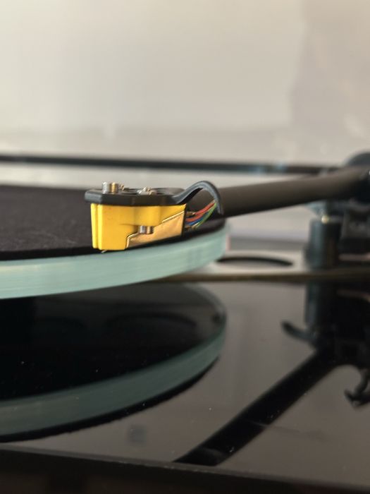 Rega Planar 3 gira-discos com célula Rega Exact