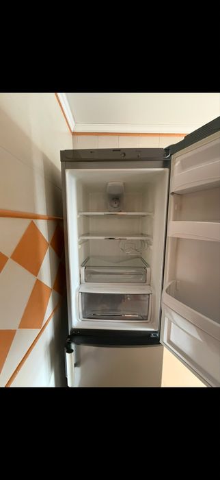 Frigorífico Combinado Hoover Inox – Classe A+ (Excelente Estado)