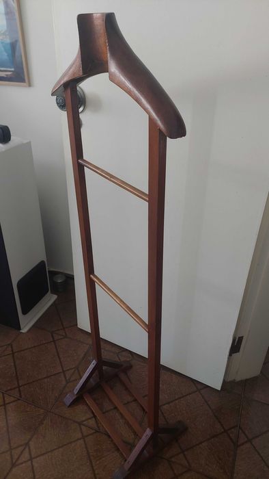 Cabide de Pé (Criado Mudo) 125 cm altura x 46 cm largura