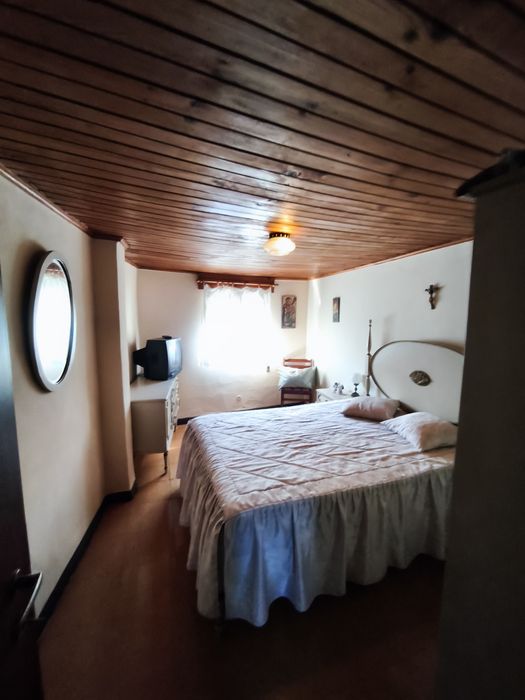 Prédio + 2 Apartamentos.