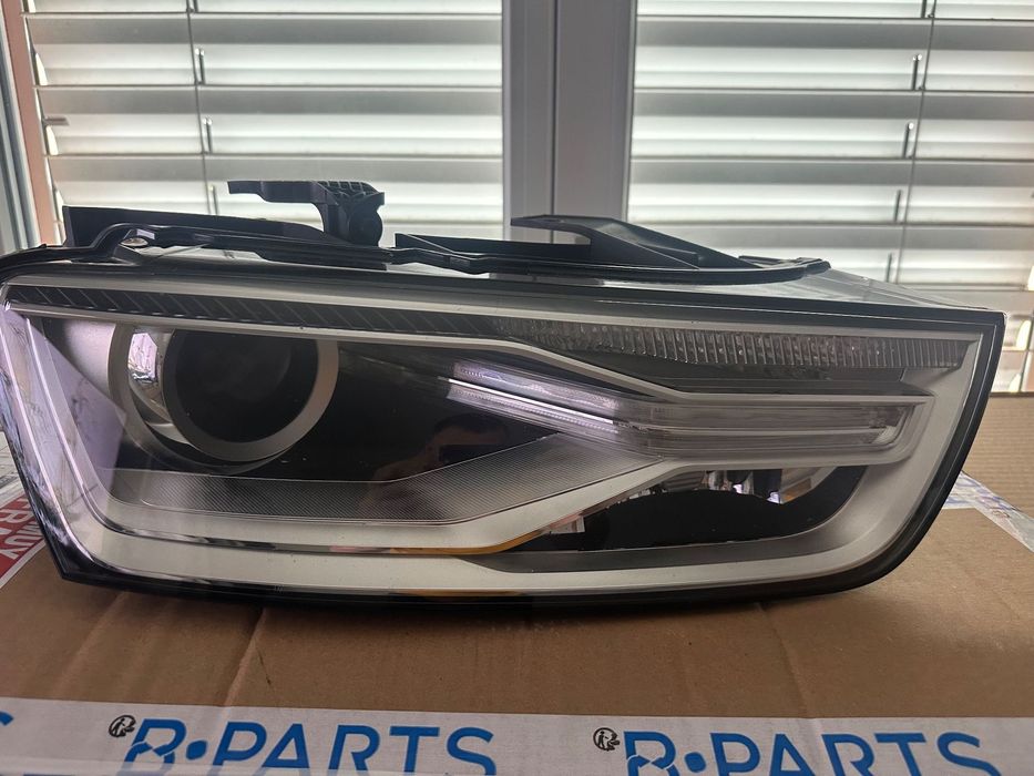 Lampa Audi Q3 8U. Prawy przód. Kompletna.