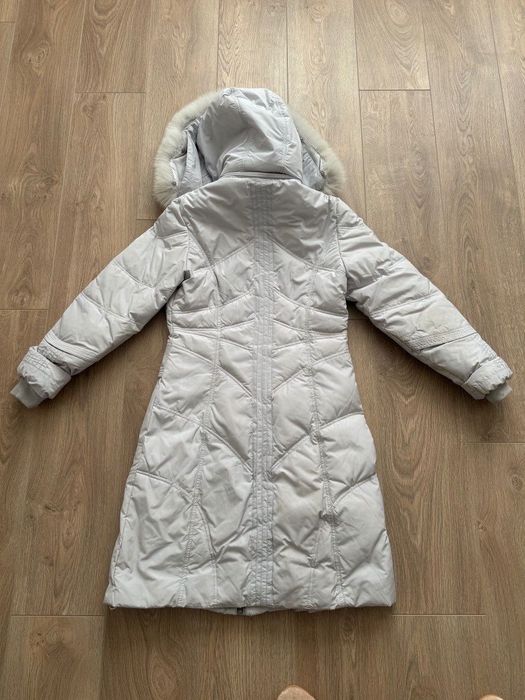 Біло-сіра куртка