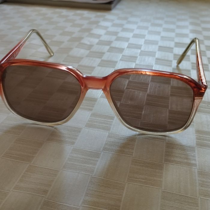 okulary przeciwsłoneczne retro