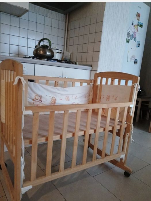 Łóżeczko z funkcją kołyski