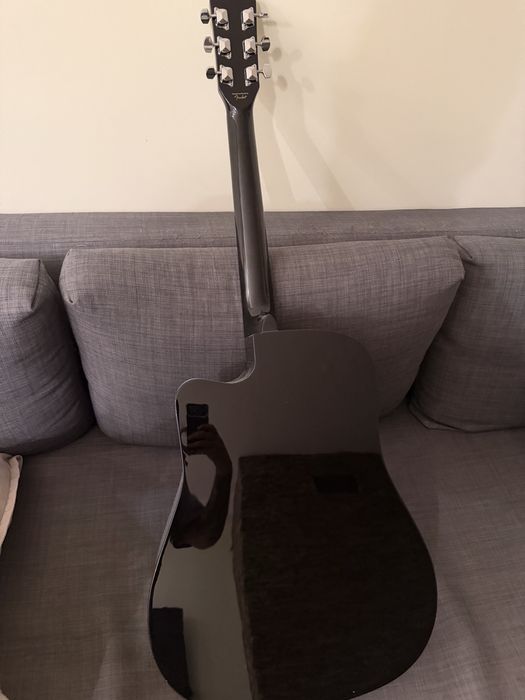 Squier by Fender SA-105CE Eletroacústica – Excelente Estado / Afinador Integrado