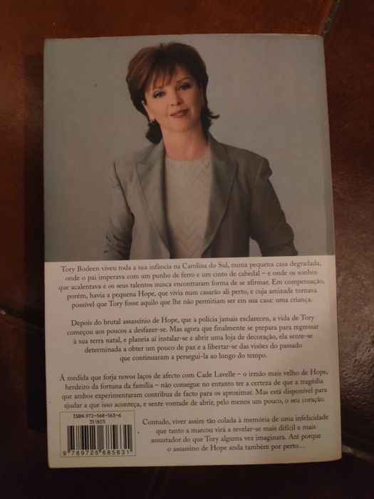 Livro Lua de Sangue - Nora Roberts