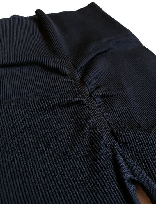 чорні лосини в рубчик з пушап ефектом