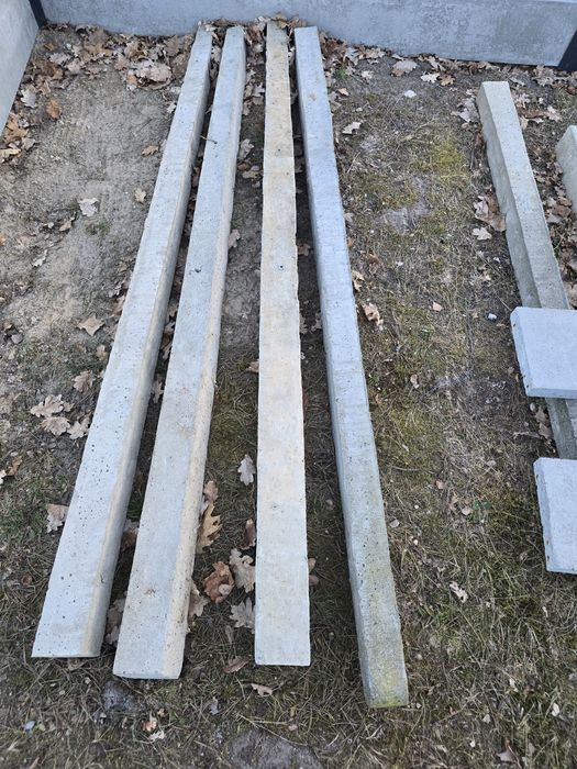 Słupki betonowe.